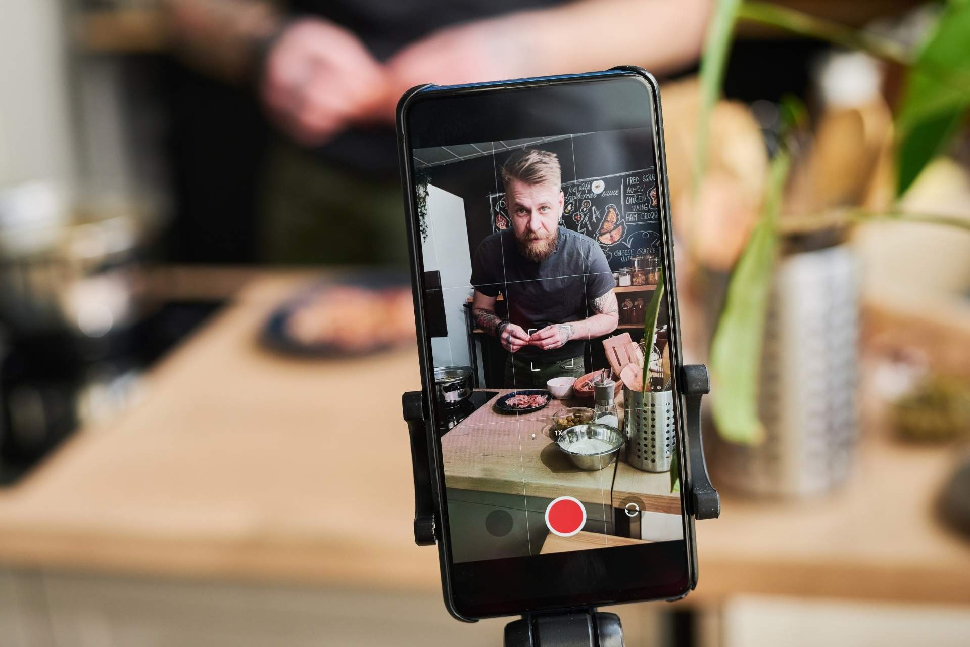 Social Media Trends 2025 - vertikale Videos mobile first Social Media Trends 2025 - vertikale Videos mobile first